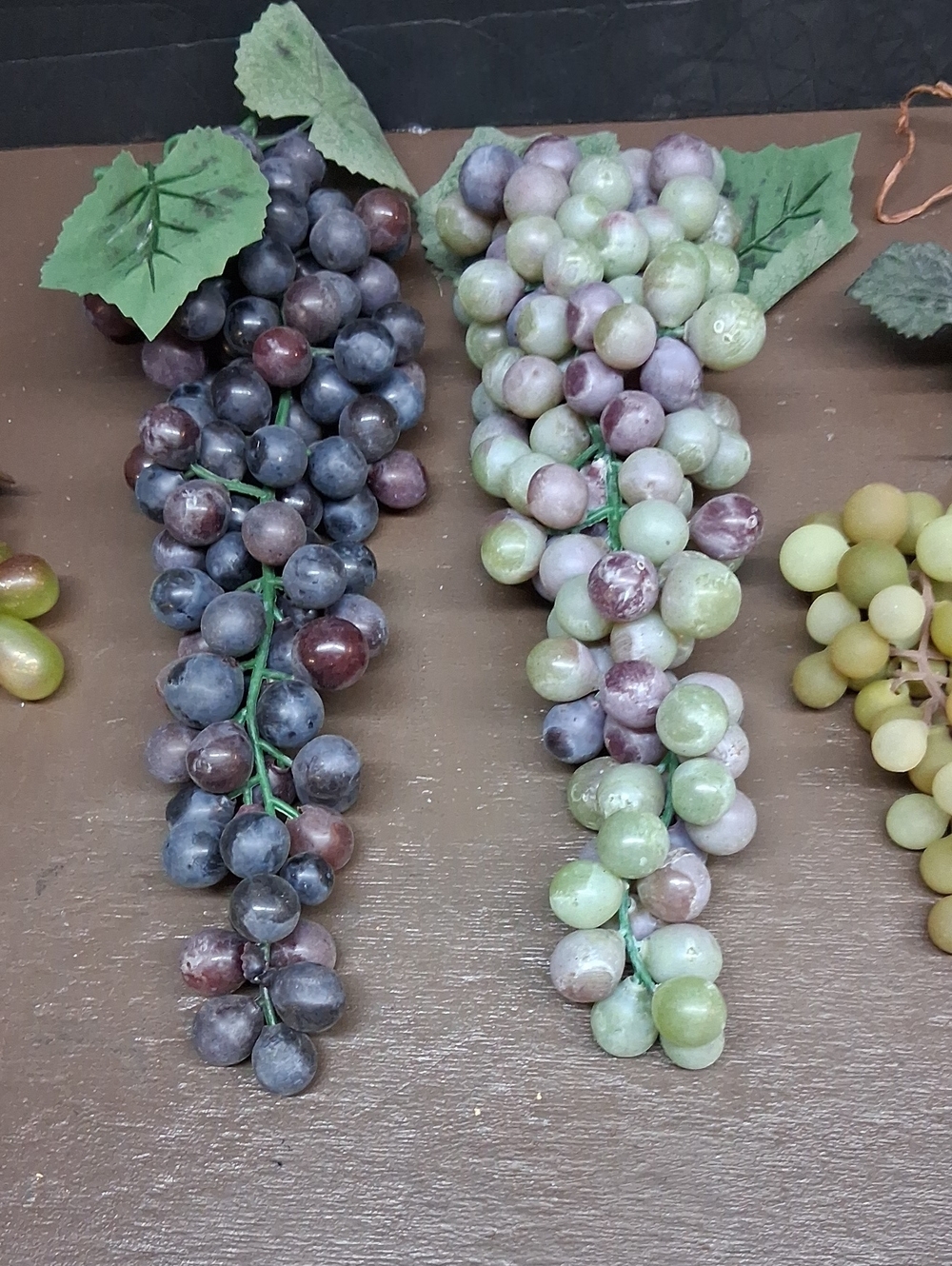 Collection Botanical Faux Grape Clusters (Set 3) - Picture 3 of 7
